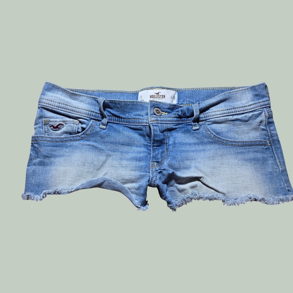 Hollister Y2K Super Low Rise Mini Denim Shorts Light Wash Frayed Hem Size 7 W28